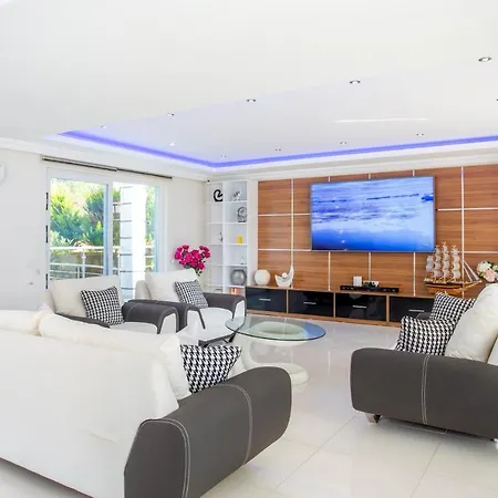 Villa Four Seasons 8 *