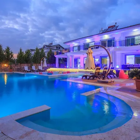 Four Seasons 8 Villa *